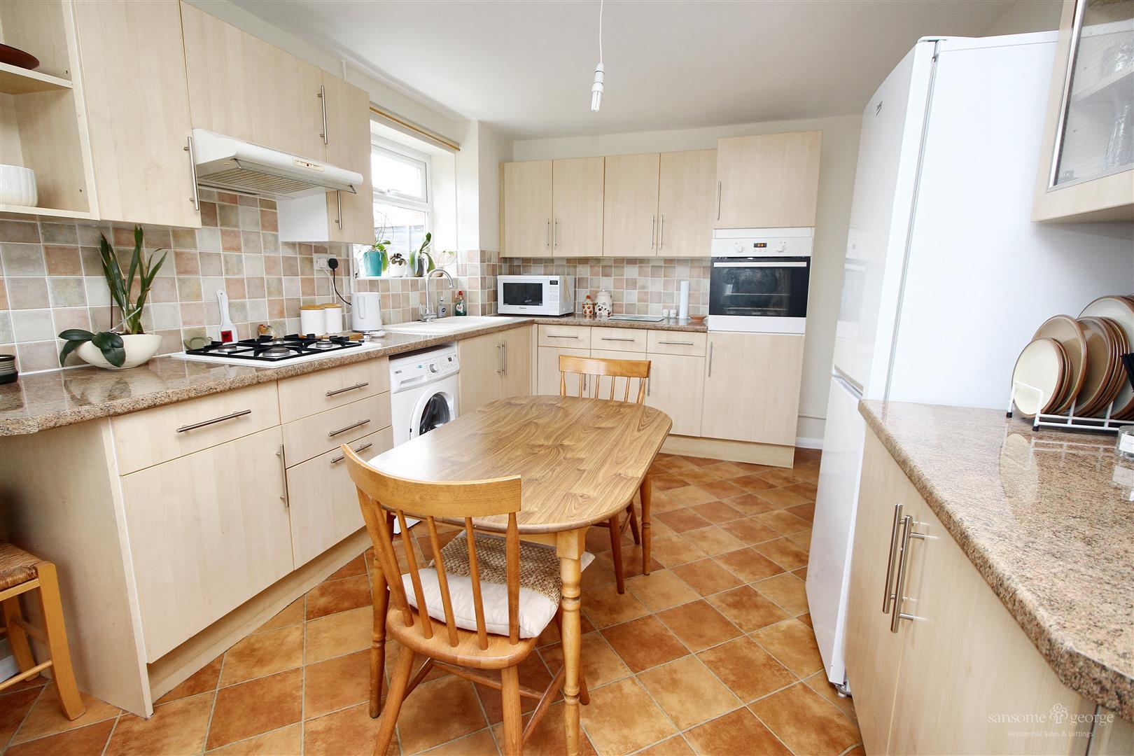 2 bed property in Dee Road, Reading
